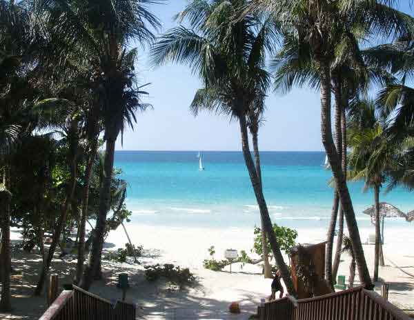 Muy poca playas en el mundo fueron tan bendecidas como las de Cayo Coco, donde la vegetación tropical acompaña todos los paisajes. / Foto: Shutterstock (clickear en la imagen para agrandar)