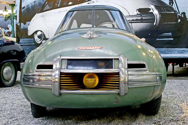Un modelo rarísimo: la Dynavia de Panhard & Levassor, expuesta en el Museo Nacional del Automóvil de Francia. / Foto: Gentileza Culturespaces / C. Recoura (clickear en la imagen para agrandar)
