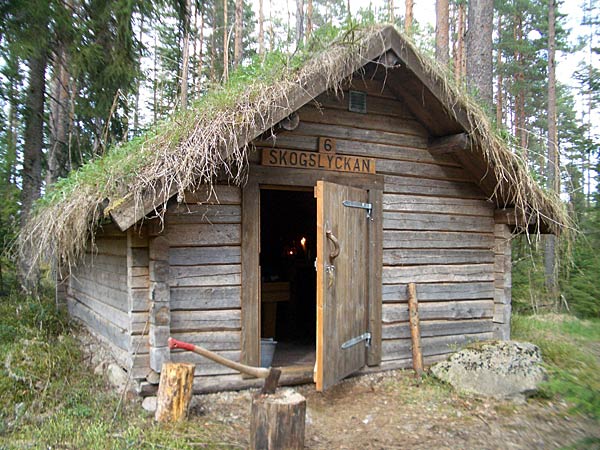 Una de las cabañas del complejo Kolarbyn, en Suecia. / Foto: Skogens Konung/Gentileza Kolarbyn (clickear en la imagen para agrandar)