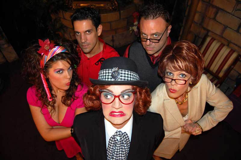 Los actores de Sleuths Mystery Dinner Theater listos para comenzar con su show en Orlando, Florida. / Foto: Gentileza Sleuths Mystery Dinner Theater (clickear en la imagen para agrandar)