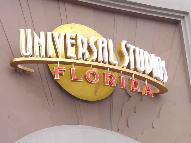 El logo de Universal Studios en el frente de la entrada del parque de Orlando, Florida / Foto: Gentileza Universal Studios (clickear en la imagen para agrandar)