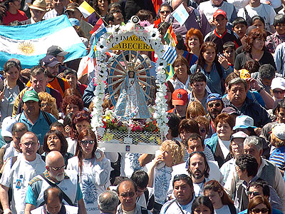 La peregrinación a Luján, en Buenos Aires, Argentina (clickear para agrandar imagen).