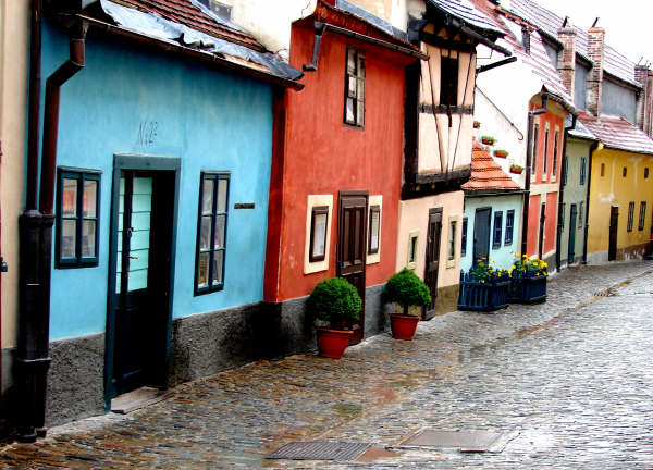 Casa típicas, bien coloridas, en los terrenos del Castillo de Praga (clickear para agrandar la imagen).