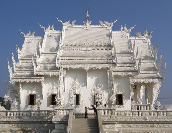 El Wat Rong Khun, también llamado el Templo Blanco, es una construcción budista moderna y poco convencional ubicada en la ciudad tailandesa de Chiang Rai. / Foto: Stock.xchng (clickear en la imagen para agrandar)