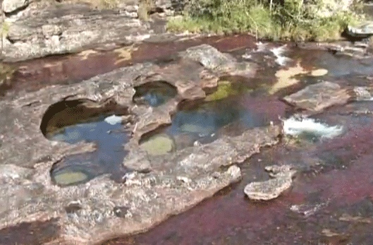El río conjuga varios colores que convierten la visual en única
