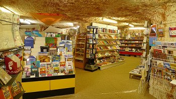 Una librería bajo tierra (Crédito: DuReMi)