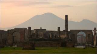 Pompeya, ciudad de historia petrificada