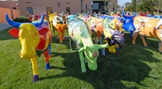 Cowparade, las vacas solidarias que pasean el arte por el mundo